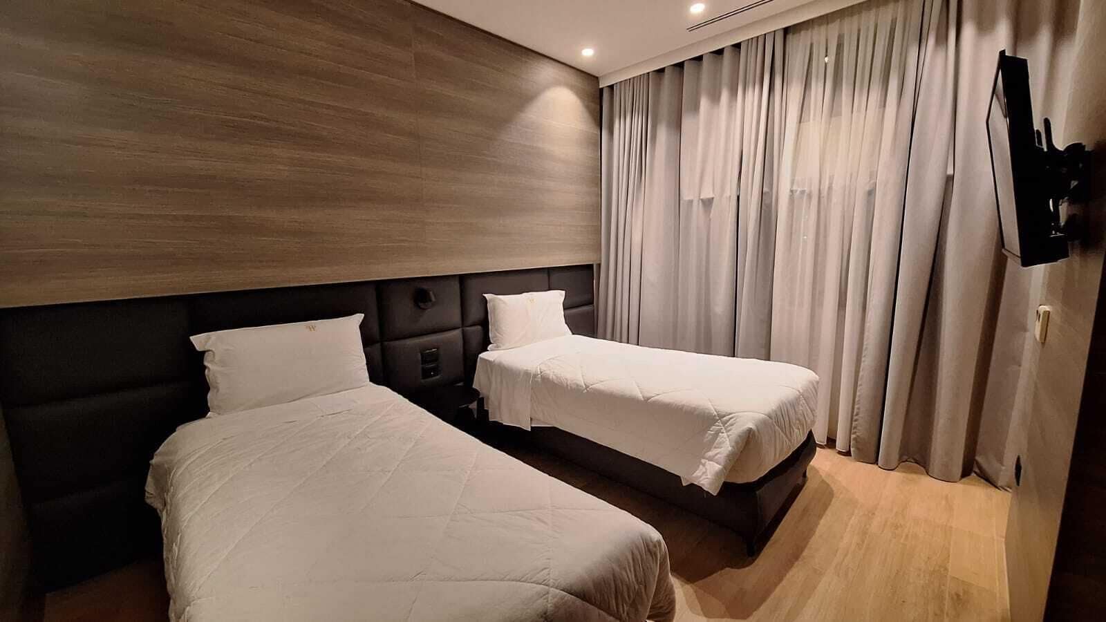 Chambre Quadruple Deluxe, vue ville | Bureau, chambres insonorisées, Wi-Fi gratuit