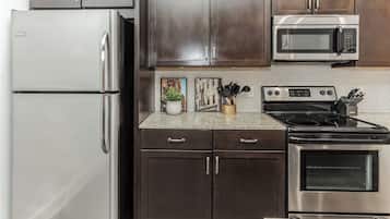 Condo, 1 King Bed with Sofa bed, Kitchen, City View (Harmony Hideaway) | Private kitchen | Fridge, microwave, oven, stovetop