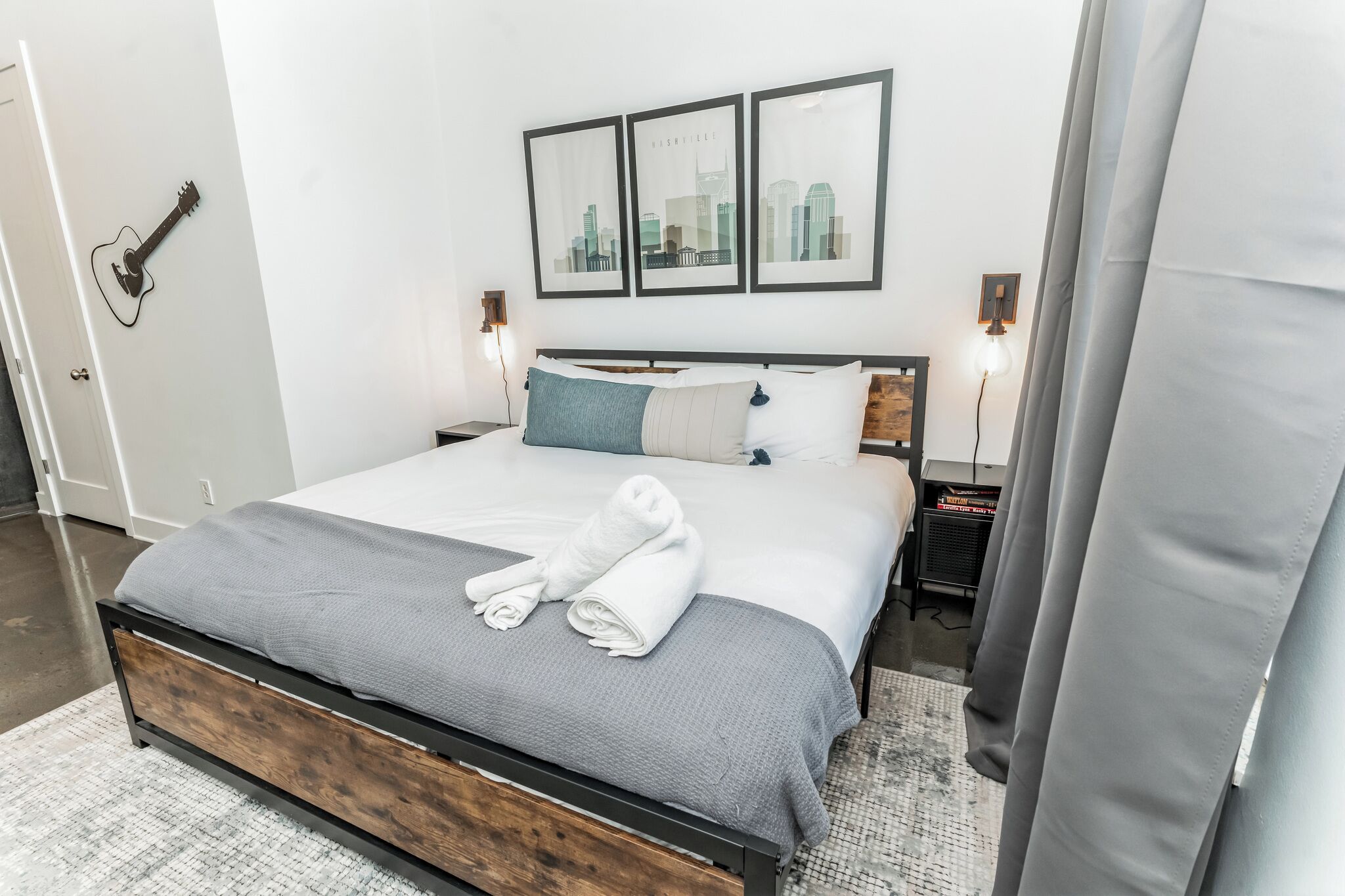 Condo, 1 giường cỡ king và sofa giường, bếp, quang cảnh thành phố (Harmony Hideaway) | 1 phòng ngủ, trang trí khác biệt 