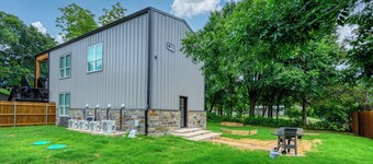 The BLUE SLIDE BUNGALOW on Lake Texoma sleeps up to 8. Relax in luxury.