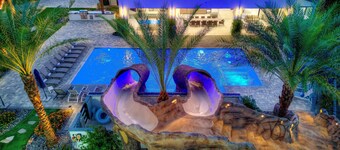 Palm Villa- Luxury 7 Bed, Pickleball, Volleyball, Golf