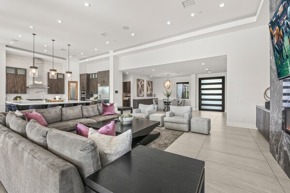 Ferienhaus, Mehrere Betten, Poolzugang, Poolblick (Palm Villa- Luxury 7 Bed, Pickleball) | Innenbereich