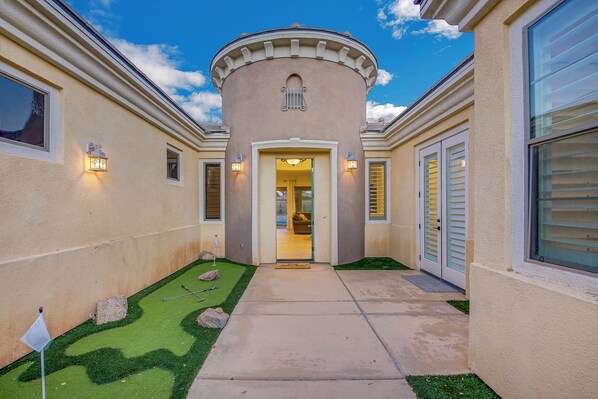 Exterior detail - Wanderlust: Pool/spa, Waterslide, Firepit, Game Rm (Indio)