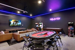 Ferienhaus, Mehrere Betten, Poolzugang, Poolblick (Wilder Out West: Luxury Pickleball) | Spielezimmer