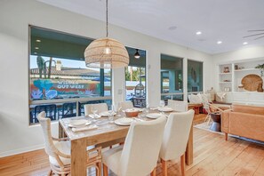 บ้านพัก, หลายเตียง, ใช้สระว่ายน้ำได้, วิวสระว่ายน้ำ (Wilder Out West: Luxury Pickleball) | ร้านอาหาร