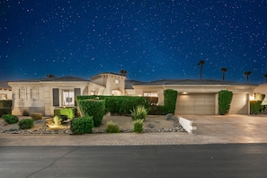 Exterior - Wilder Out West: Luxury Pickleball, Mini Golf, & Game Room! (Indio)