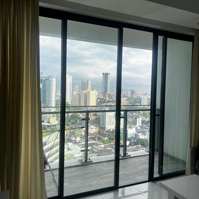 Luxury 2-bedroom apartment in beautiful Colombo with AC, WiFi, fitness room
