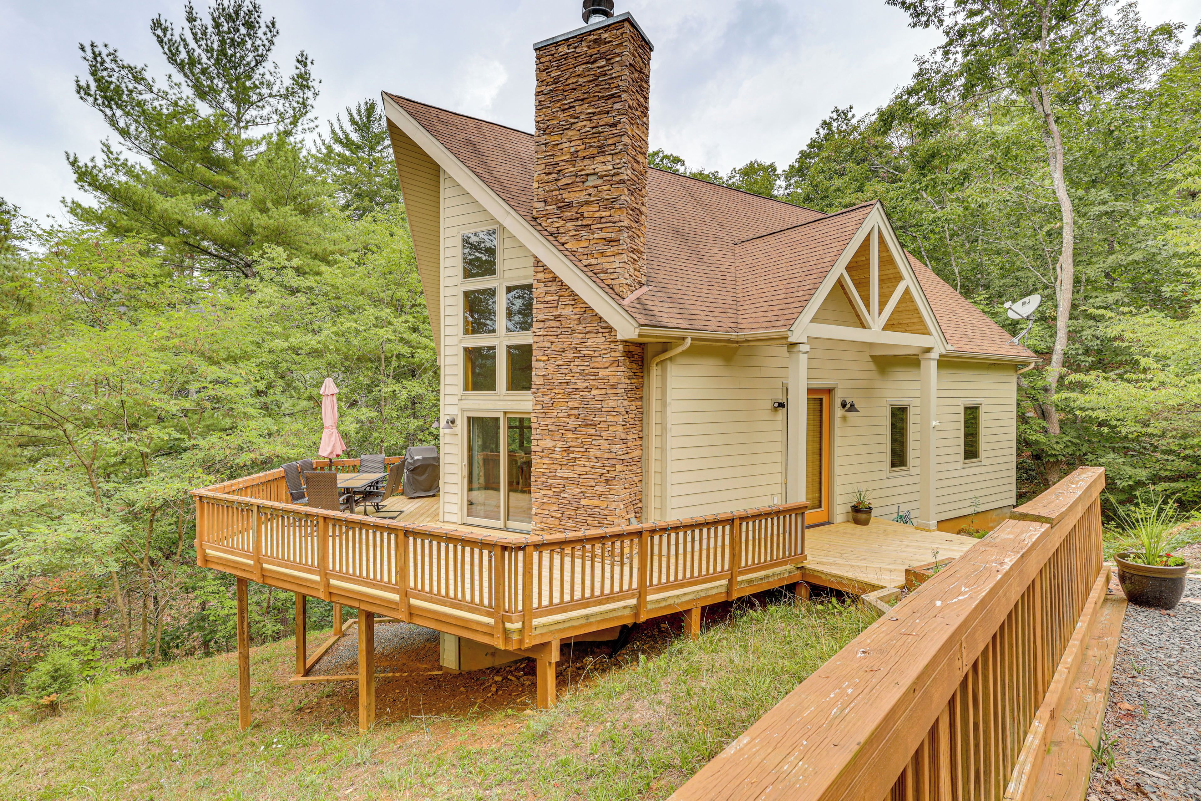 Pet-Friendly Basye Cabin - 2 Mi to Bryce Resort!