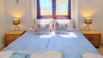 3 bedrooms, iron/ironing board, WiFi, bed sheets