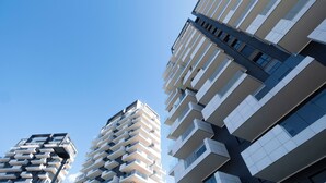 A modern high-rise building with multiple balconies and a clear sky. - Porta del Mare Luxury Apartment (Salerno)