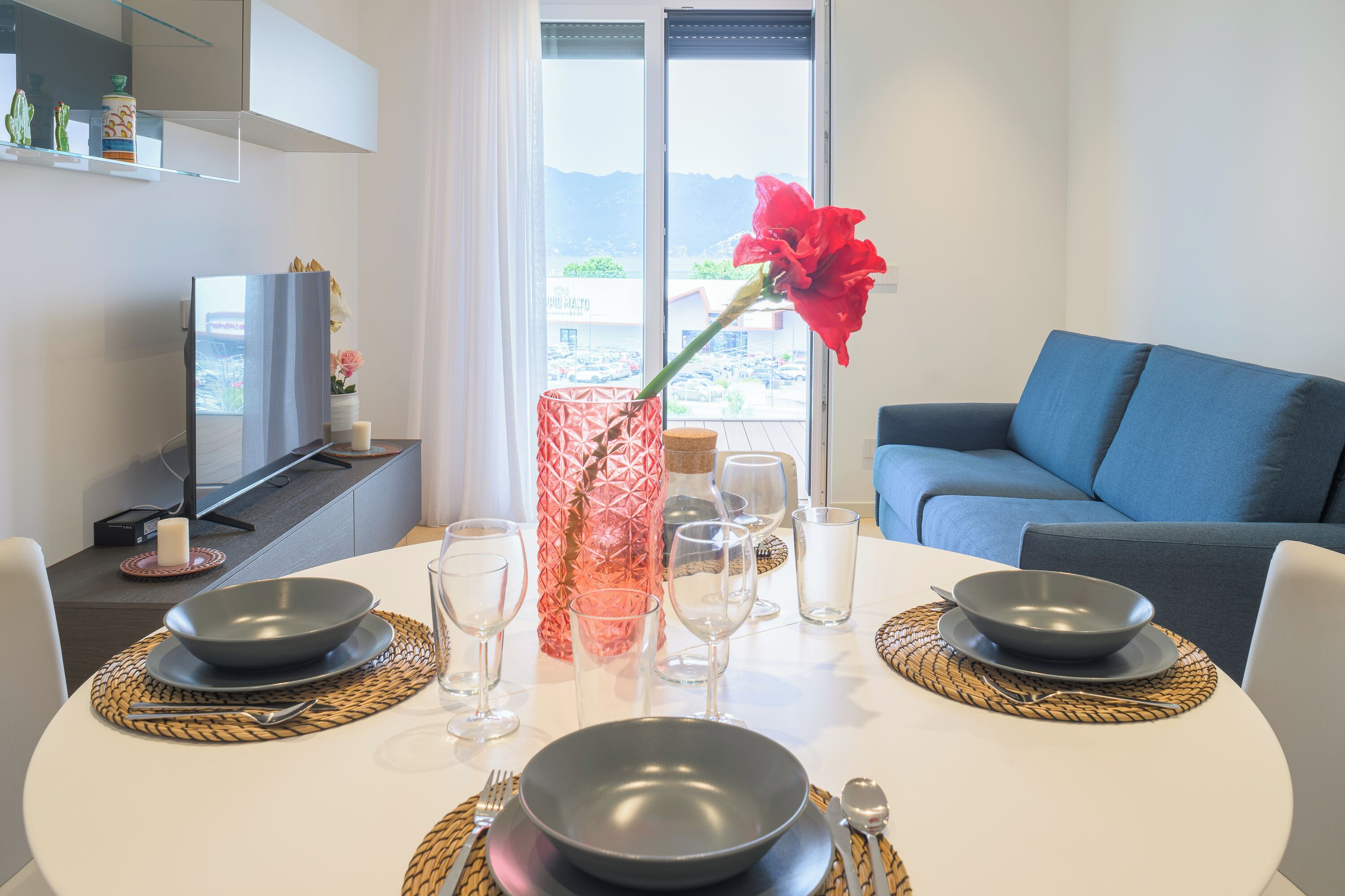 Deluxe Apartment, Sea View | Living area | 40-inch flat-screen TV with cable channels