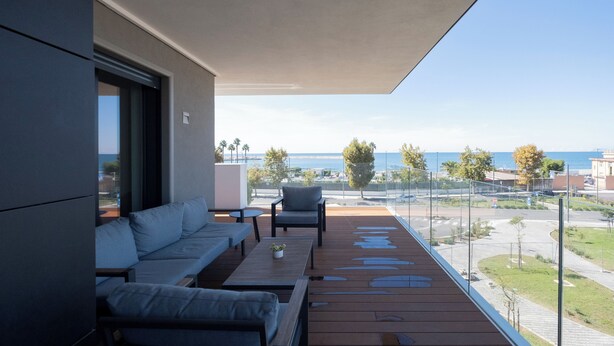 A balcony with a sofa, chairs, and a table. - Porta del Mare Luxury Apartment (Salerno)