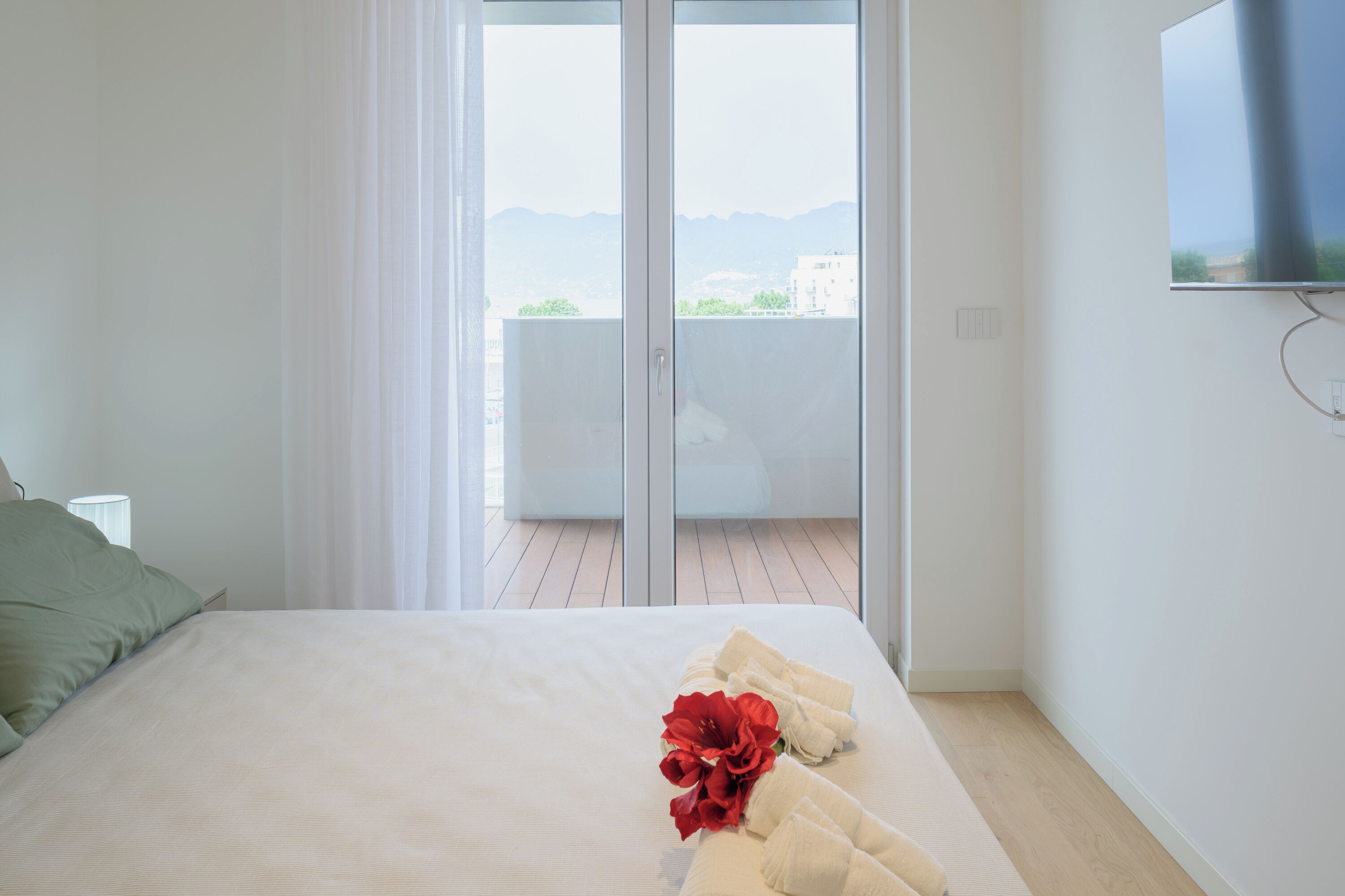 Deluxe Apartment, Sea View | Desk, laptop workspace, blackout curtains, soundproofing