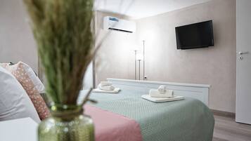 1 bedroom, iron/ironing board, travel crib, WiFi