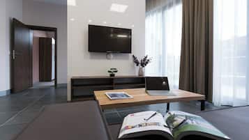 1 habitación, minibar, escritorio y espacio para trabajar con laptop