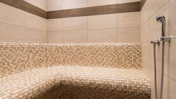 Een bubbelbad, een stoombad, hotstone-massages