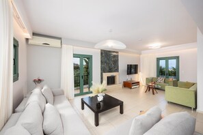 TV, fireplace, ping pong - Villa Kyveli - Five Bedroom Villa, Sleeps 9 (Rethymno)