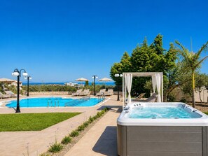 A heated pool - Villa Kyveli - Five Bedroom Villa, Sleeps 9 (Rethymno)