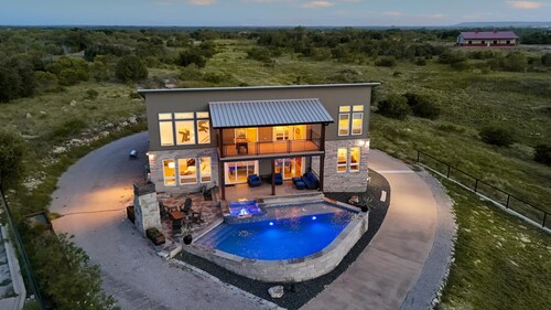 Lake View Oasis 4 bedroom- Lakeview Home/ pool and hot tub!