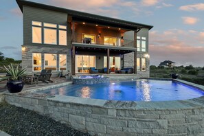 A heated pool - Lake View Oasis 4 bedroom- Lakeview Home/ pool and hot tub! (Strawn)