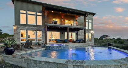 Lake View Oasis 4 bedroom- Lakeview Home/ pool and hot tub!