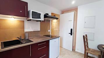 Fridge, microwave, coffee/tea maker, cookware/dishes/utensils