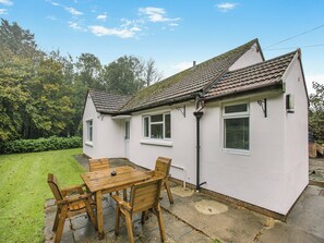 Outdoor dining - Spruce Cottage - UK46875 (Hartland)