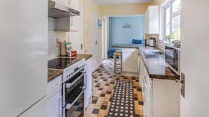 Private kitchen - Spruce Cottage - UK46875 (Hartland)