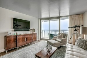 Living area - Condos at Sandy Beach by Beach Trips  (Myrtle Beach)