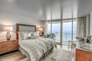 Luxury Condo, 3 Bedrooms, Kitchen, Ocean View
