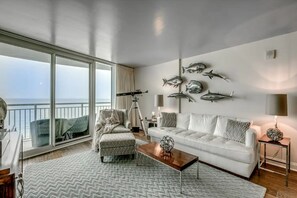 Luxury Condo, 3 Bedrooms, Kitchen, Ocean View | Living area