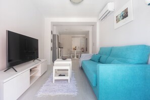 Living area - Modern beachside apartment (València)