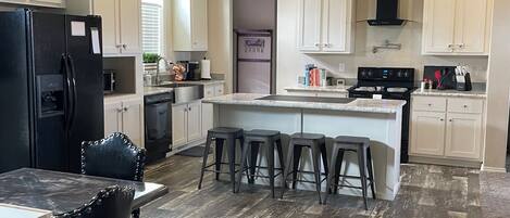 Refrigerador, microondas, horno, placa de cocina