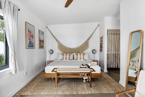 Charming 3-bedroom house with WiFi, AC in fabulous Twentynine Palms