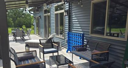 Aurora is a 3-bedroom house in Holcombe. A year-round playground for all!