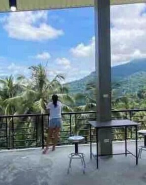 Property grounds - ALL MAGICAL MOUNTAIN VIEWS ⭐️⭐️⭐️⭐️⭐️      2 townhomes Casa de Pueblo Japanese Shrine (Valencia)