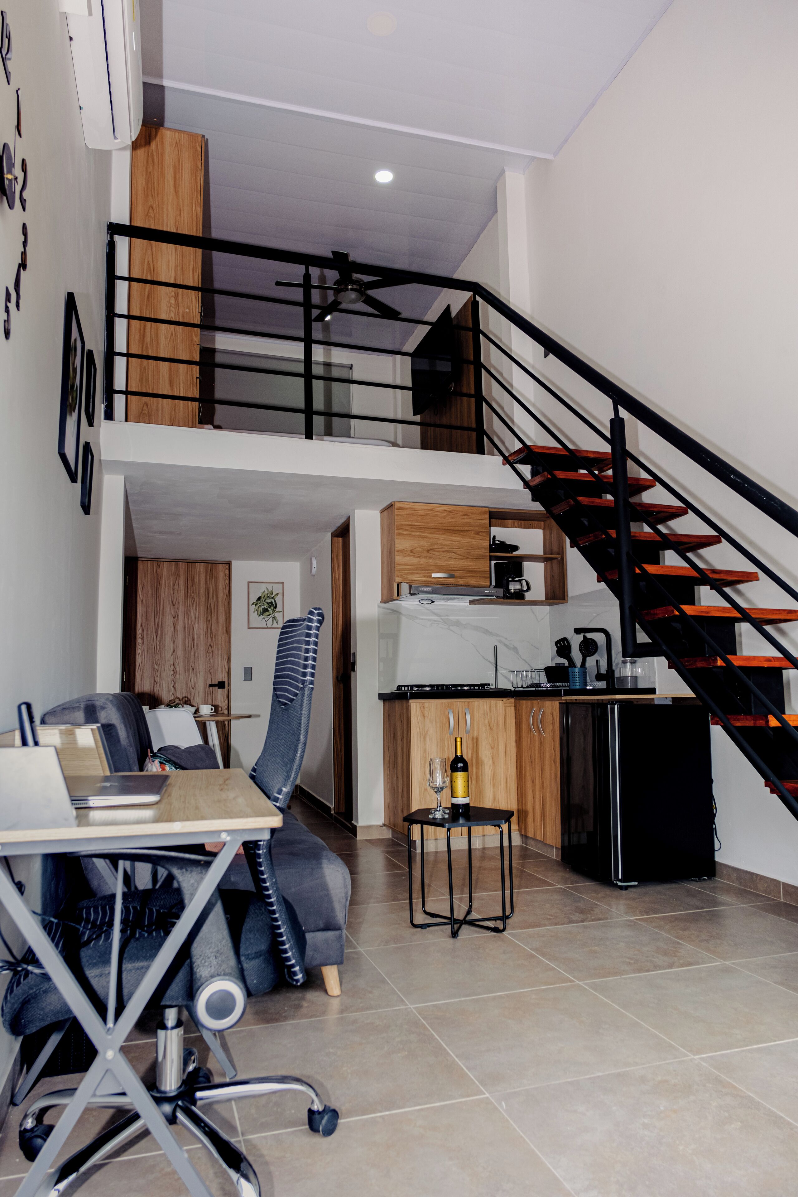 Smart TV 50 pulgadas con canales de televisión por cable, oficina