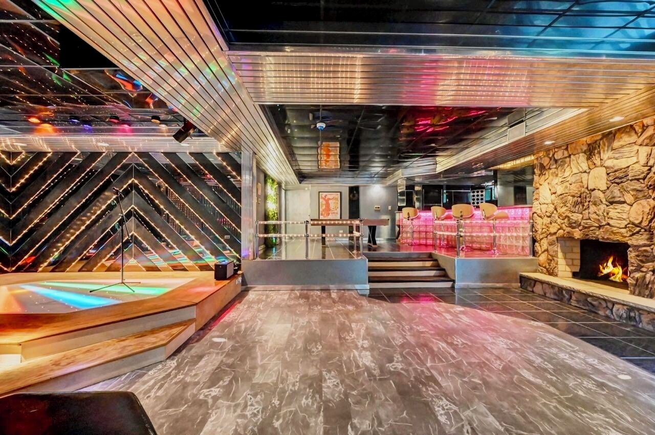 Ultimate Fun Celebrity Mansion Private Dance Floor Pickleball Courts