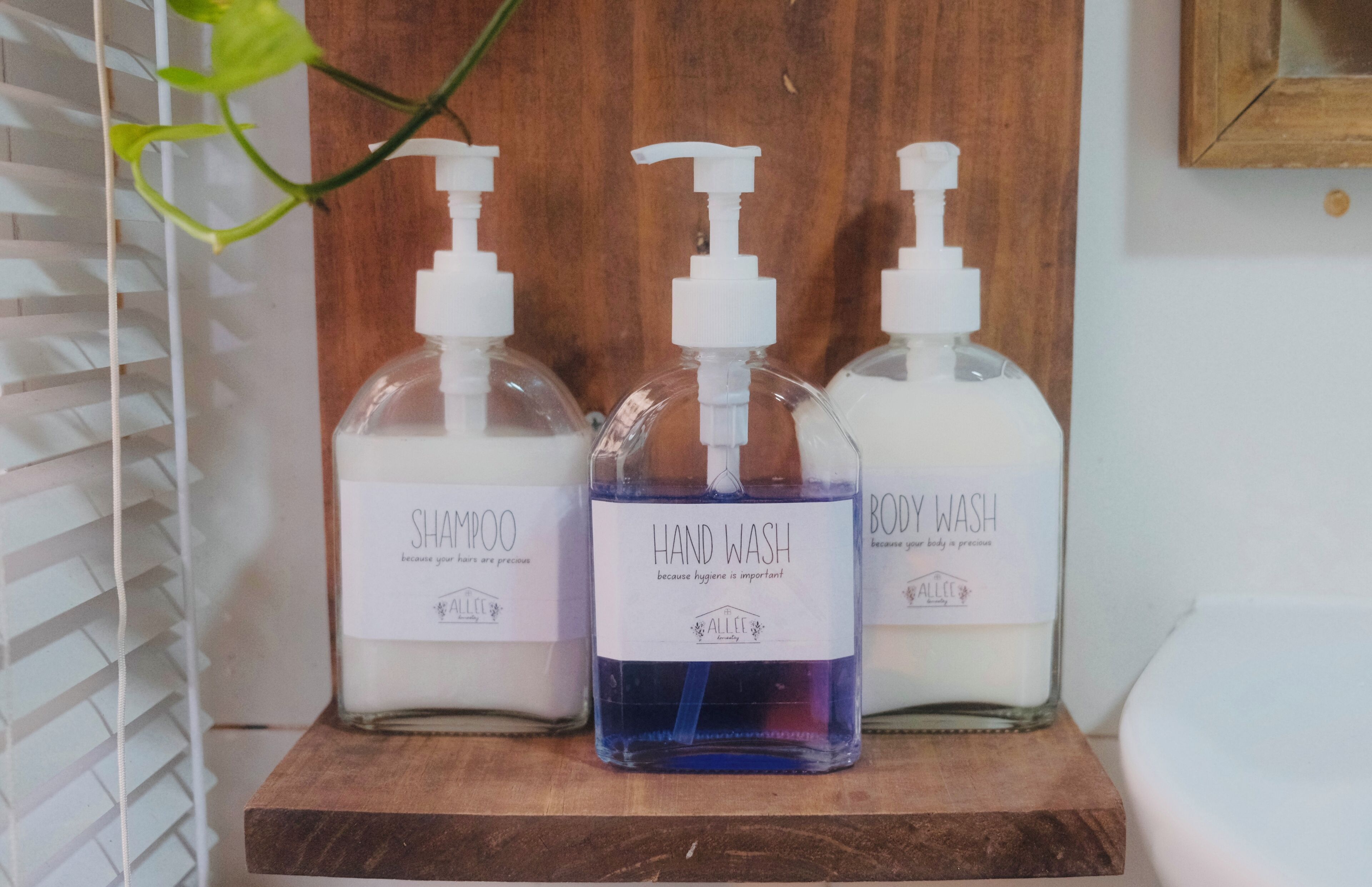 Suihku, hiustenkuivaaja, pyyhkeet, saippua