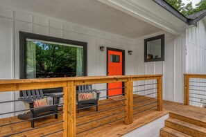 Terrace/patio - Orange Door Oasis -Gorgeous 3BR/BA Lake House  (Pottsboro)