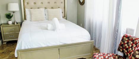 4 bedrooms, iron/ironing board, WiFi, bed sheets