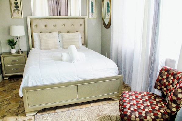 4 bedrooms, iron/ironing board, WiFi, bed sheets