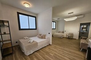 1 habitación, tabla de planchar con plancha, wifi y ropa de cama 