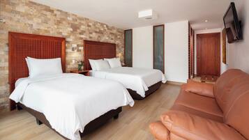 Tweepersoonskamer, meerdere bedden, balkon, uitzicht op bergen | 1 slaapkamer, luxe beddengoed, verduisterende gordijnen