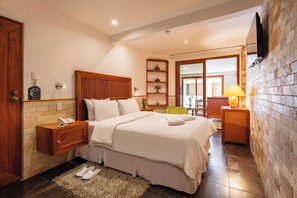 Premium bedding, blackout curtains, iron/ironing board, free WiFi - Casa del Balcon (Baños de Agua Santa)