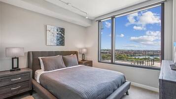 Desk, laptop workspace, iron/ironing board, free WiFi