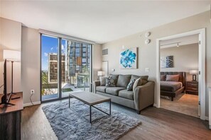 شقة - سرير كبير - لغير المدخنين - بمطبخ | منطقة المعيشة | تلفزيون بشاشة مسطحة