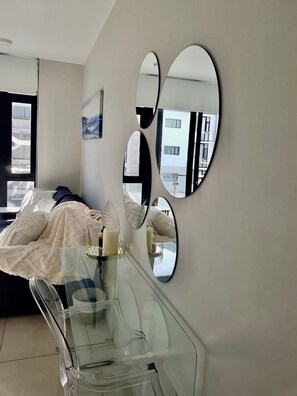 1 bedroom, iron/ironing board, WiFi - It's located in the heart of Summerstrand near the beach and the Boardwalk Mall. (Gqeberha)