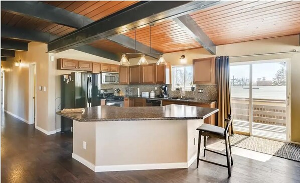 Private kitchen - Hidden Jewel for the Family, Near the Broadmoor
(Colorado Springs)