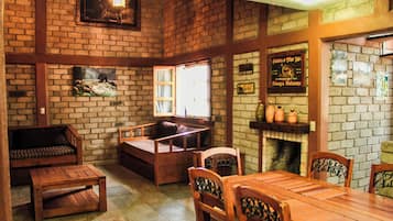 Cabaña Prestigio, patio, vista a la montaña | Comedor